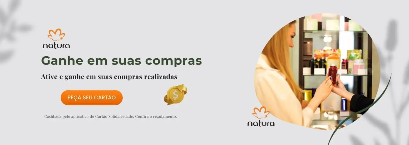 Mulher comprando produtos Natura
